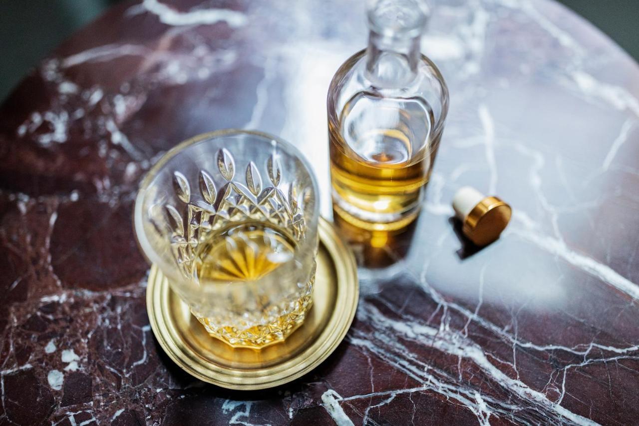 Next Hotel Melbourne, Curio Collection By Hilton Exterior photo A glass of whisky